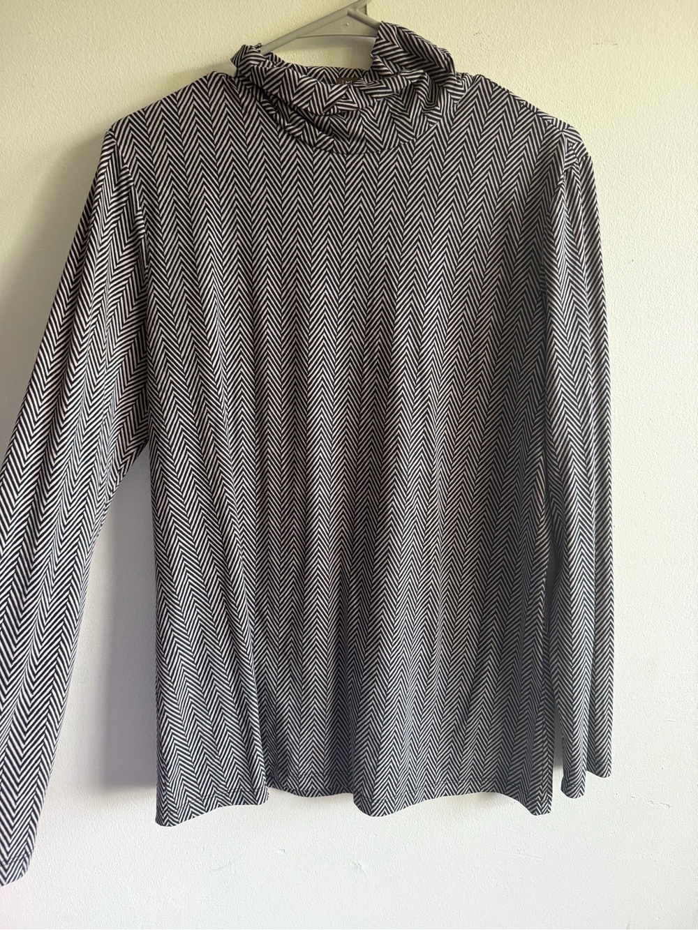 J. McLaughlin Black and White Chevron Blouse